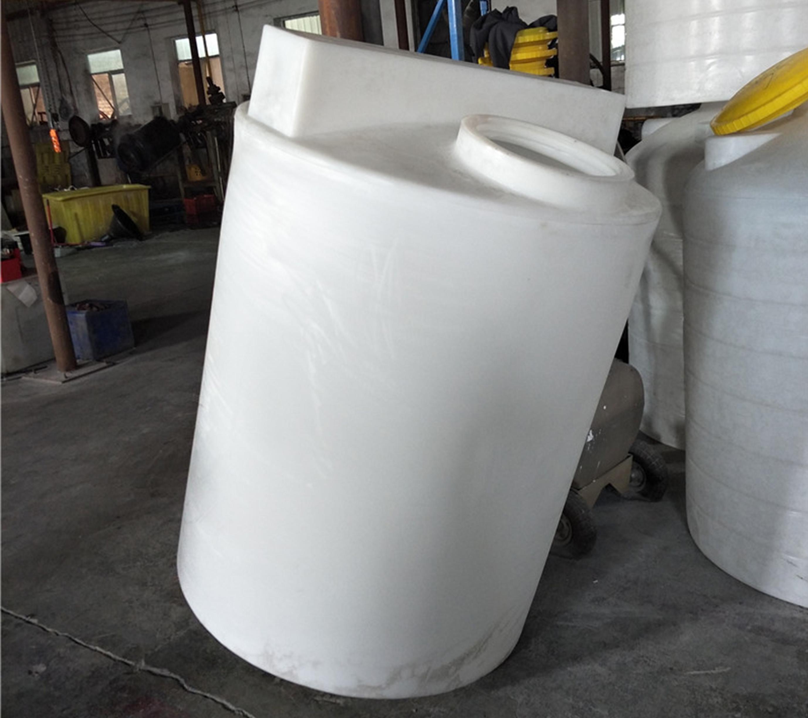 MC-1000L錐底加藥箱